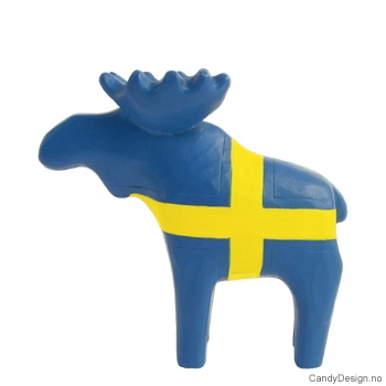 Treskåret elg i svenske farger