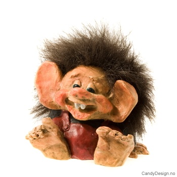 Sittende troll med store ører