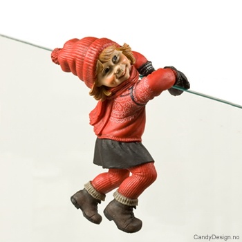 Hengende julebarn - Jente ser mot høyre