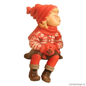 Vinterbarn sittende på kant - Kyssende pike