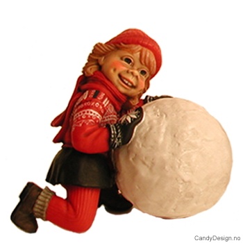 Pike på kne med snøball