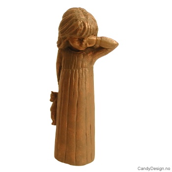 Jente i nattkjole med bamse - Bronse