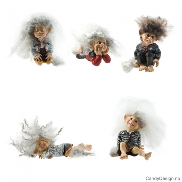 Sittende og liggende troll med genser