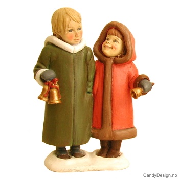 To barn med kåpe  To piker med bjeller