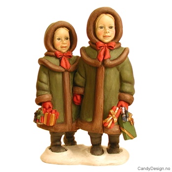 To barn med kåpe  Tvillinger