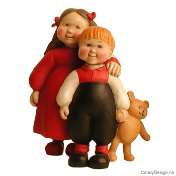 Gutt og pike med bamse