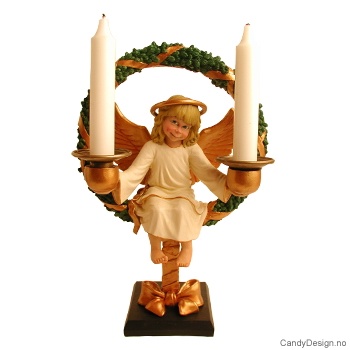 Engel sittende i krans med to lys