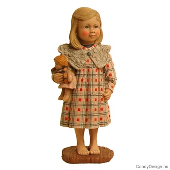 Pike i rød og hvitrutet kjole