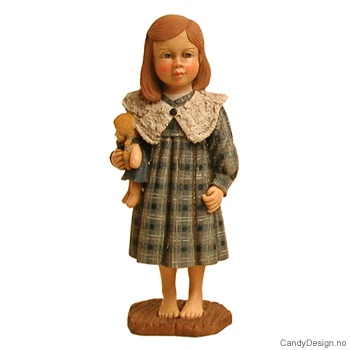 Pike i blåmønstret kjole