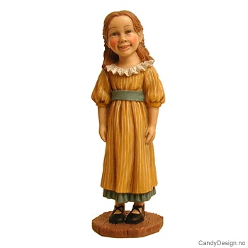 Pike i gul og hvitstripete kjole