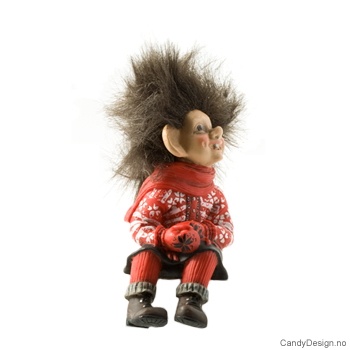 Kantsittende vintertroll - Kyssende trollpike