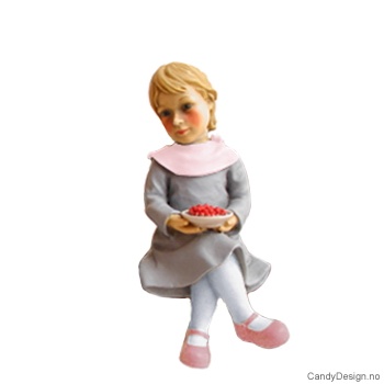 Små Carl Larsson barne figur sittende på kant - Pike med fat som ser mot sin høyre side