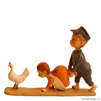 Sommerbarn Pål og Kari  Pål holder Kari i bena