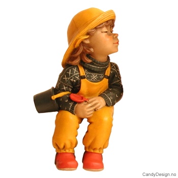 Sittende barn med regntøy - medium - Kyssende pike