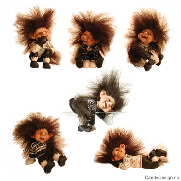 Troll i sorte og hvite klær assortert