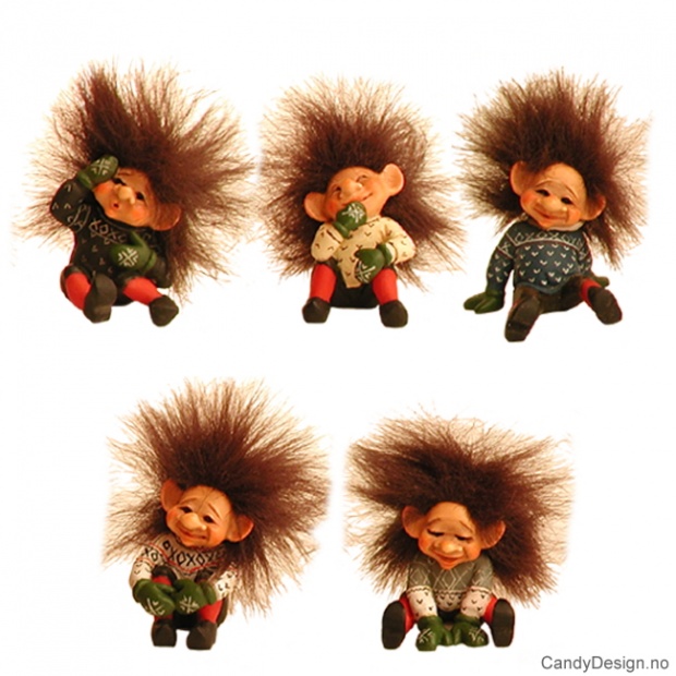 Mini sittende vintertroll