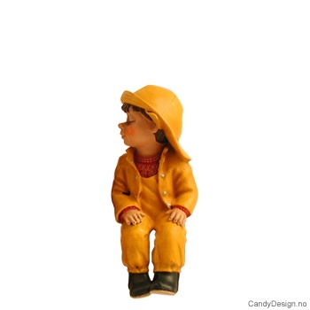 Barnehagebarn sittende på kant