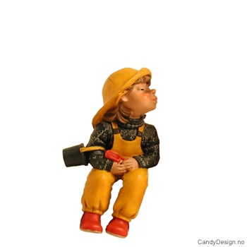 Barnehagebarn sittende på kant