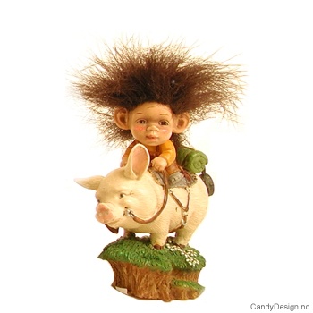 Store tablå med trollbarn med fluffy hår