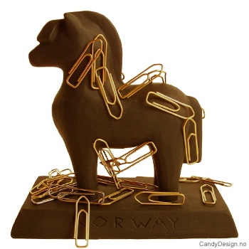 Treskåret fjording suvenir  På stett med magnet