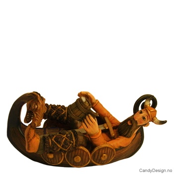 Stor beruset viking i skip med dragebitt