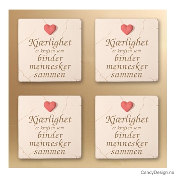 Magnetplate med rødt hjerte og tekst - Kjærlighet er kraften som binder oss mennesker sammen