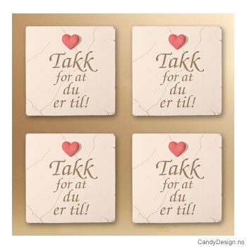 Magnetplate med rødt hjerte og tekst - Takk for at du er til!