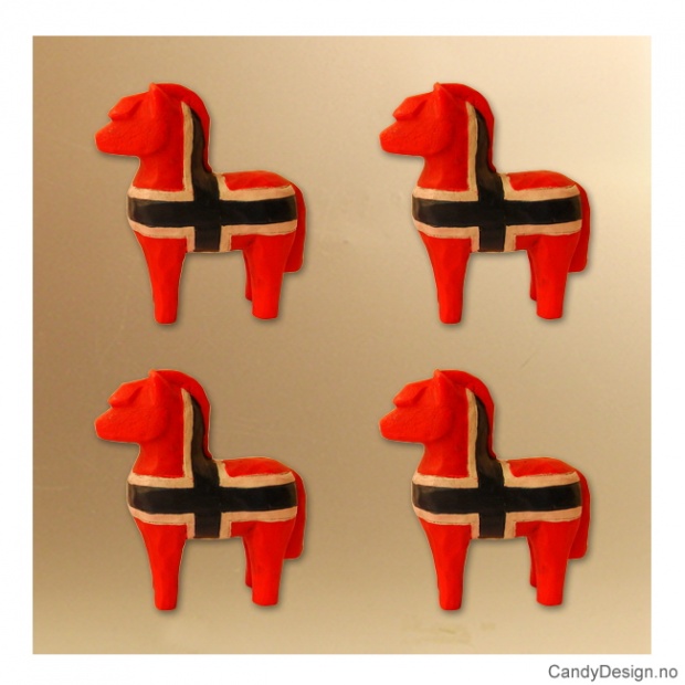 Treskåret fjording med magnet i Norske farger